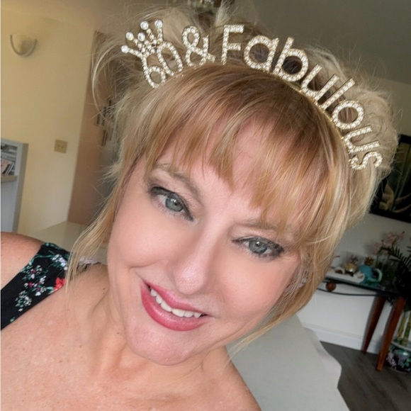 Meet your Posher, Didi - Picture 2 of 2